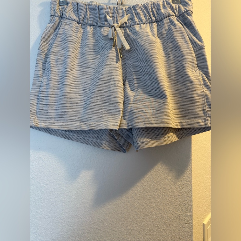 Lululemon On the Fly shorts - Picture 2 of 6